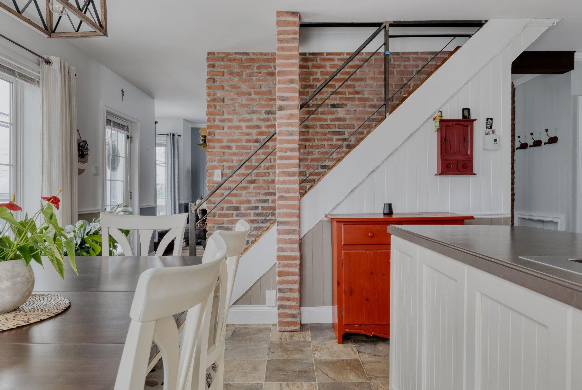 









6250


Rue Principale

,
Saint-Zénon,




QC
J0K3B0

