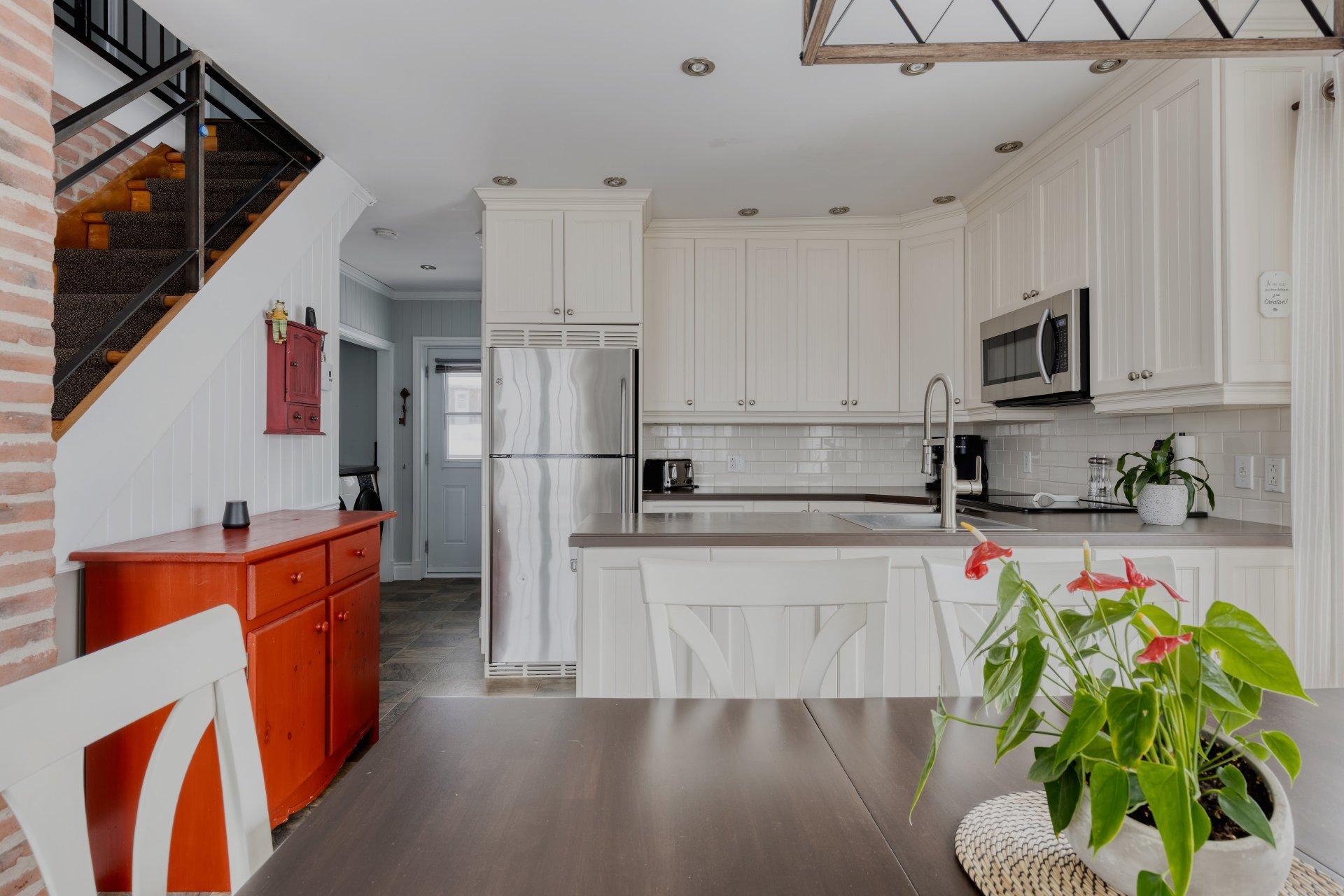 









6250


Rue Principale

,
Saint-Zénon,




QC
J0K3B0

