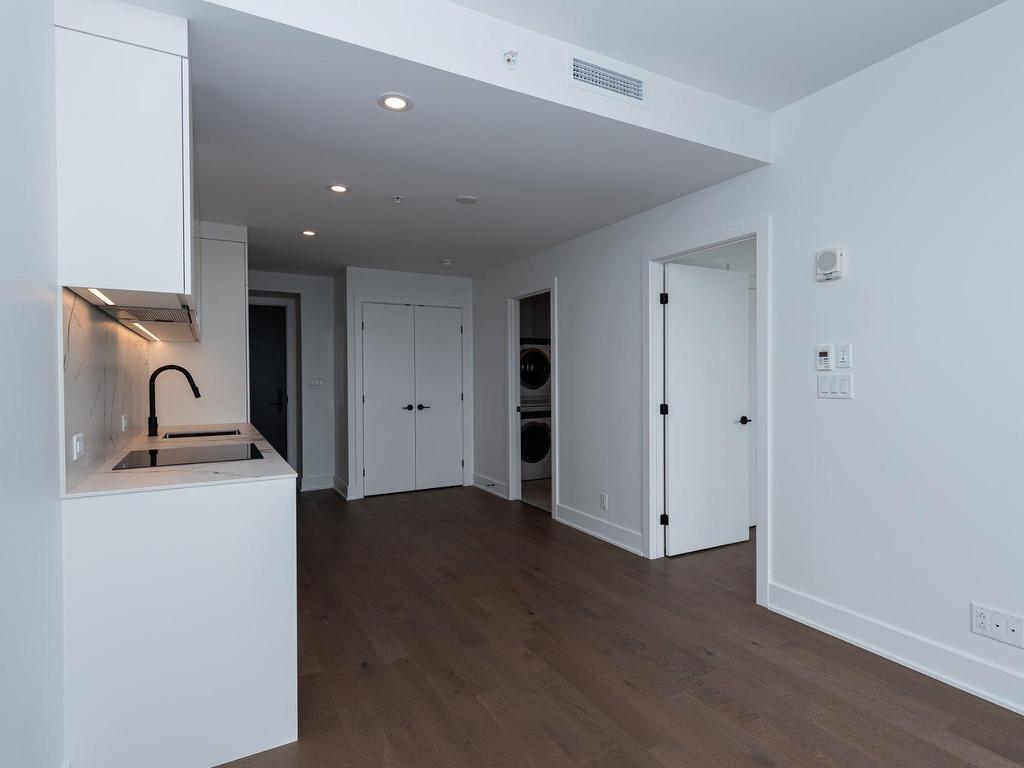 









720


Rue St-Jacques

, 2906,
Montréal (Ville-Marie),




QC
H3C1E9

