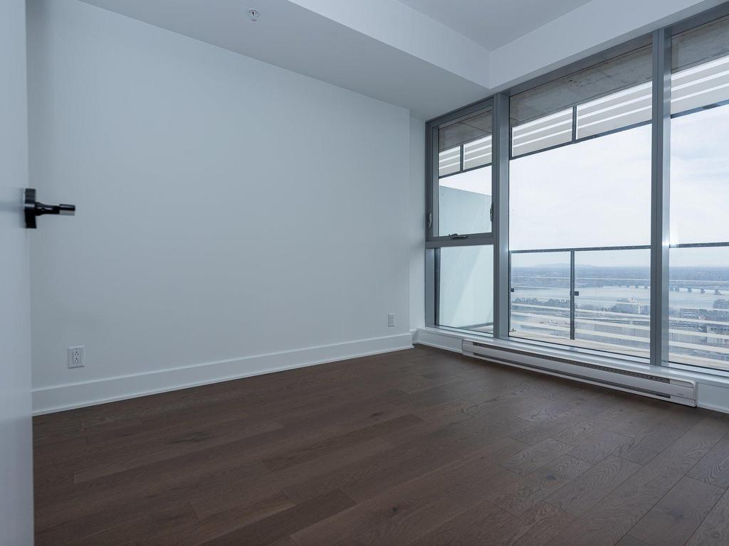 









720


Rue St-Jacques

, 2906,
Montréal (Ville-Marie),




QC
H3C1E9

