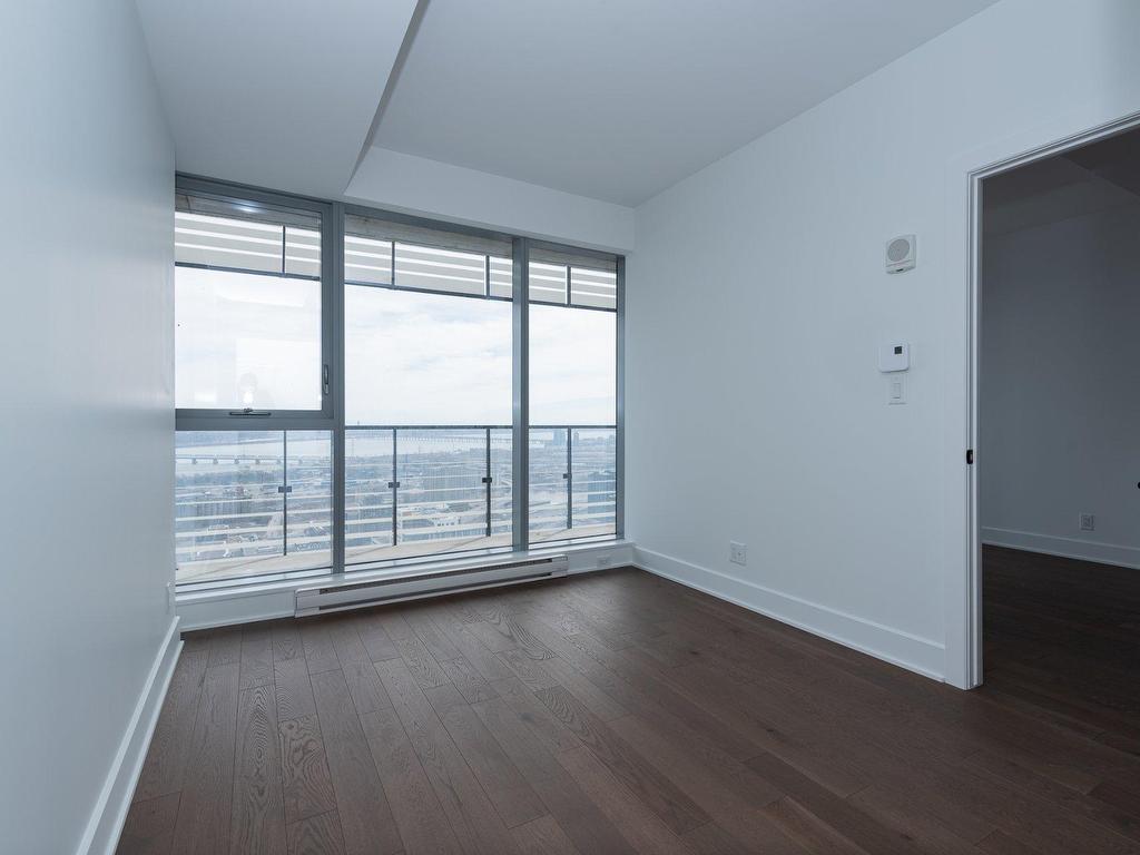 









720


Rue St-Jacques

, 2906,
Montréal (Ville-Marie),




QC
H3C1E9

