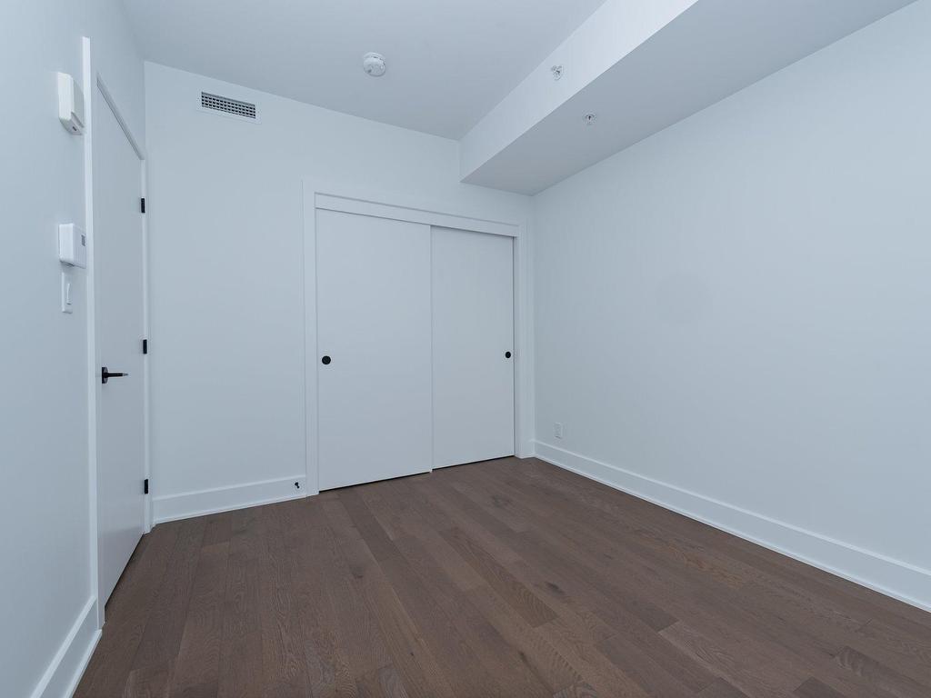 









720


Rue St-Jacques

, 2906,
Montréal (Ville-Marie),




QC
H3C1E9

