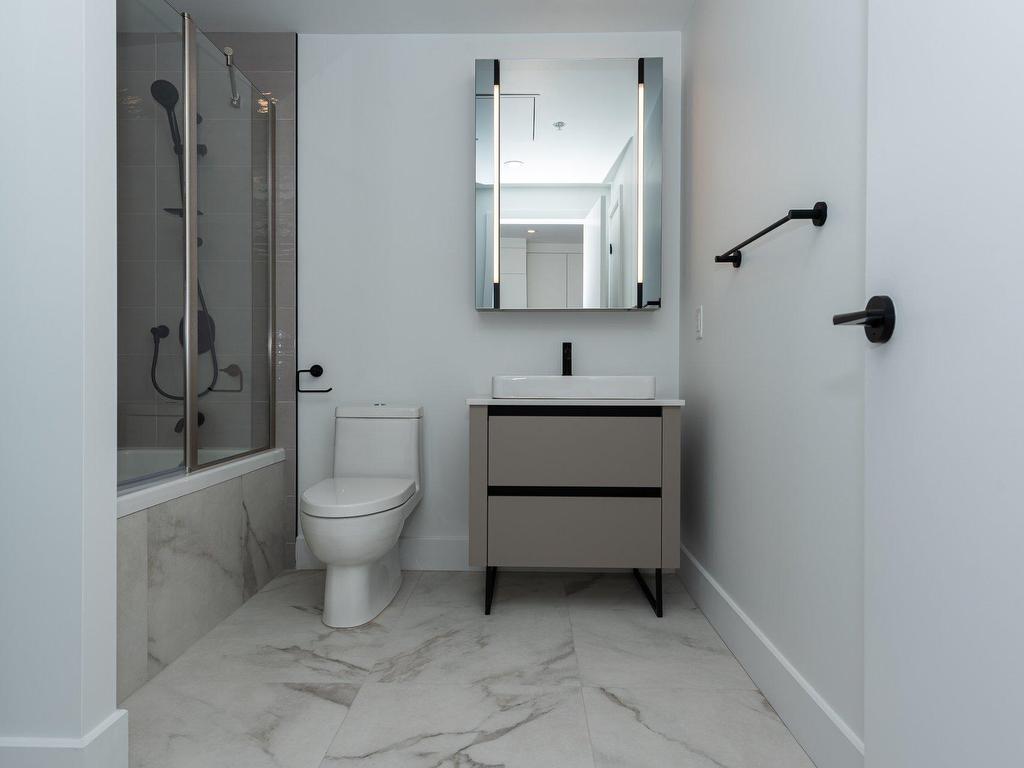 









720


Rue St-Jacques

, 2906,
Montréal (Ville-Marie),




QC
H3C1E9

