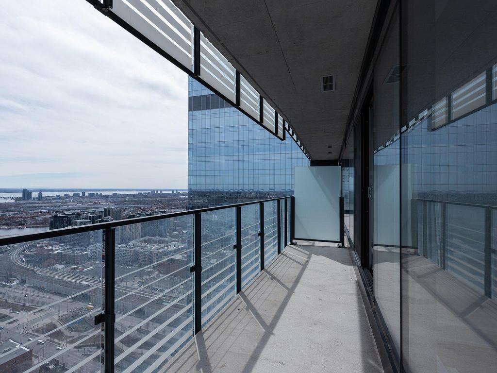 









720


Rue St-Jacques

, 2906,
Montréal (Ville-Marie),




QC
H3C1E9

