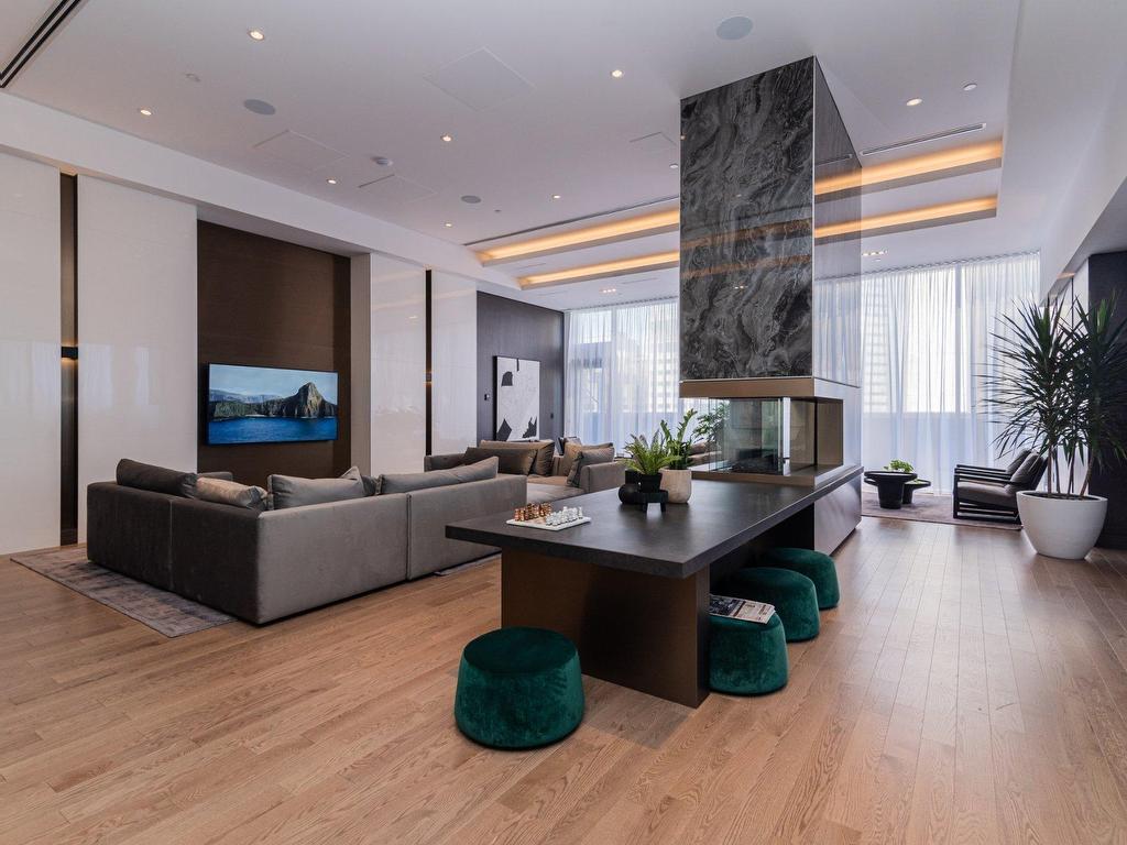 









720


Rue St-Jacques

, 2906,
Montréal (Ville-Marie),




QC
H3C1E9

