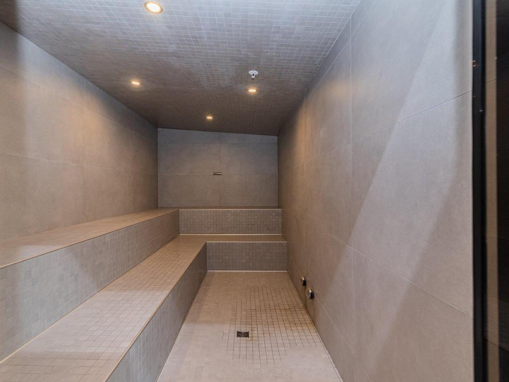 









720


Rue St-Jacques

, 2906,
Montréal (Ville-Marie),




QC
H3C1E9

