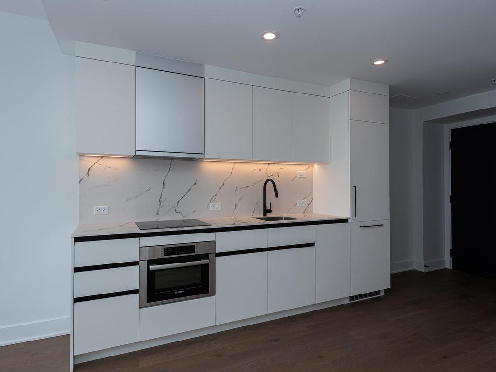 









720


Rue St-Jacques

, 2906,
Montréal (Ville-Marie),




QC
H3C1E9

