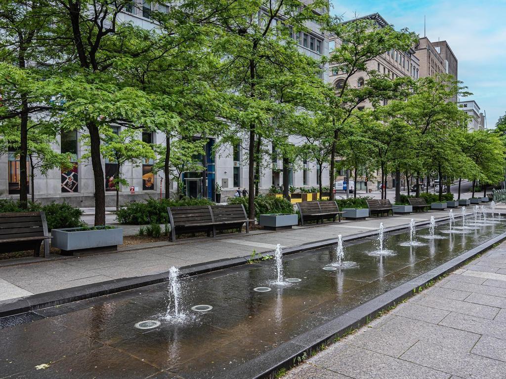 









720


Rue St-Jacques

, 2906,
Montréal (Ville-Marie),




QC
H3C1E9

