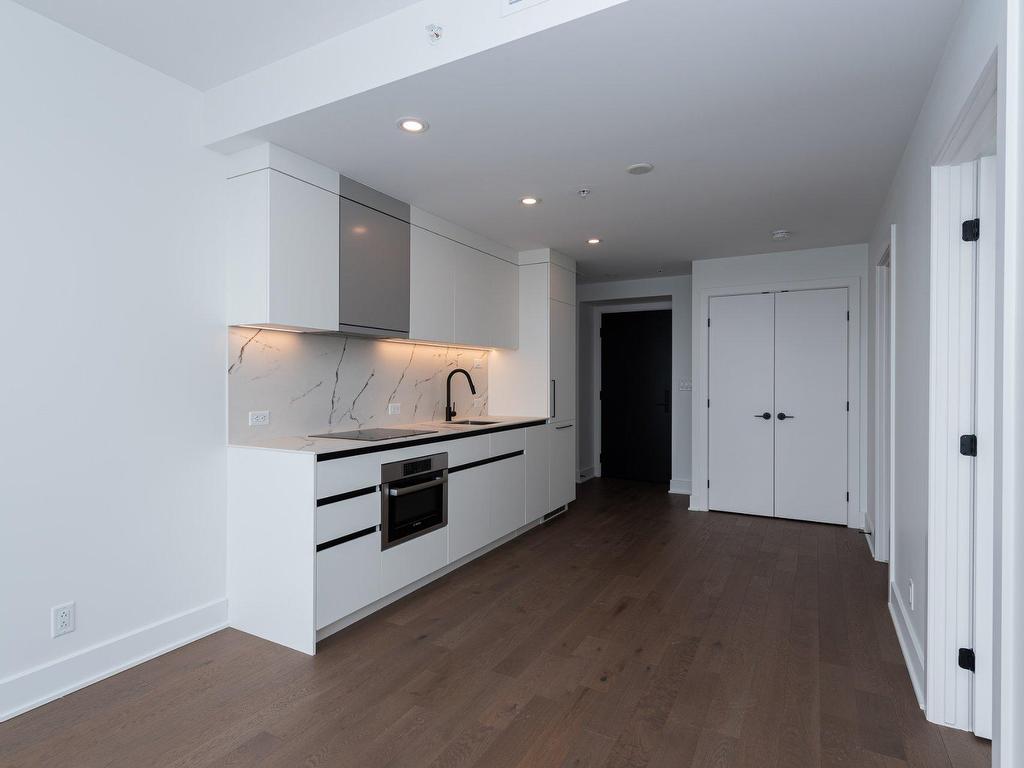 









720


Rue St-Jacques

, 2906,
Montréal (Ville-Marie),




QC
H3C1E9

