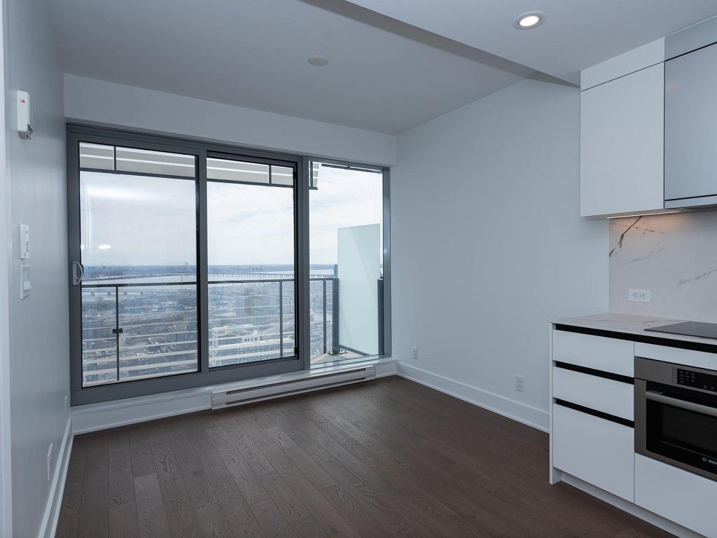 









720


Rue St-Jacques

, 2906,
Montréal (Ville-Marie),




QC
H3C1E9

