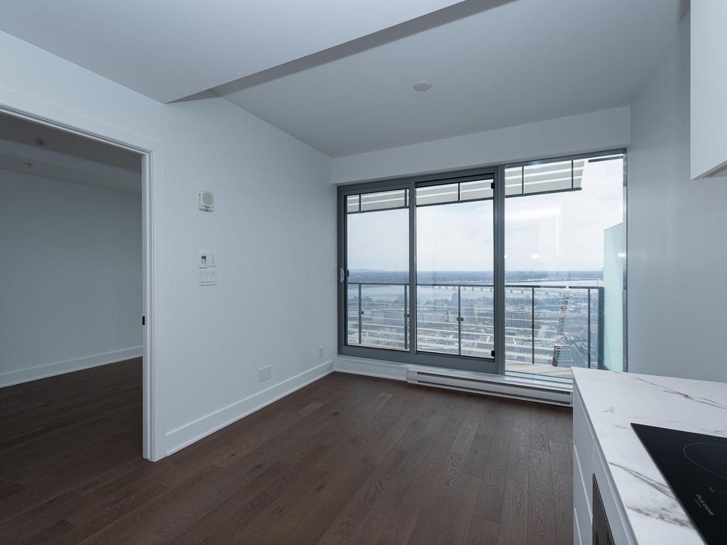 









720


Rue St-Jacques

, 2906,
Montréal (Ville-Marie),




QC
H3C1E9

