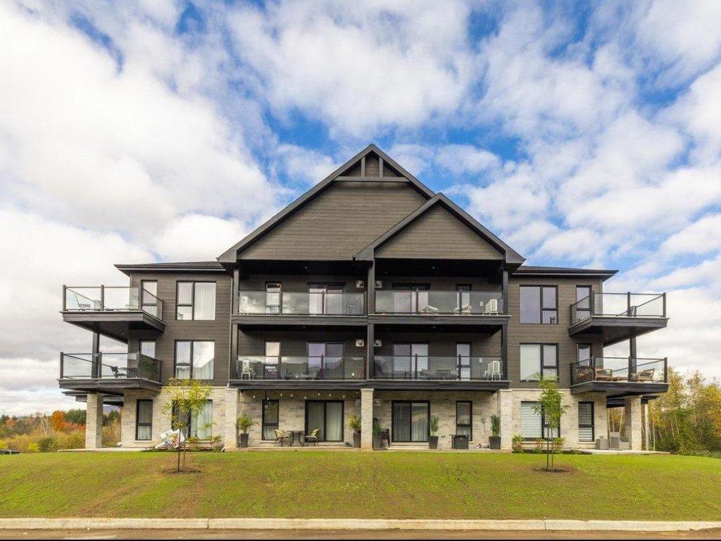 









92


Rue de Joliette

, 301,
Bromont,




QC
J2L1H7


