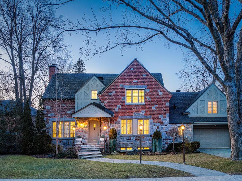 









801


Ch. Caledonia

,
Mont-Royal,




QC
H3R2V2

