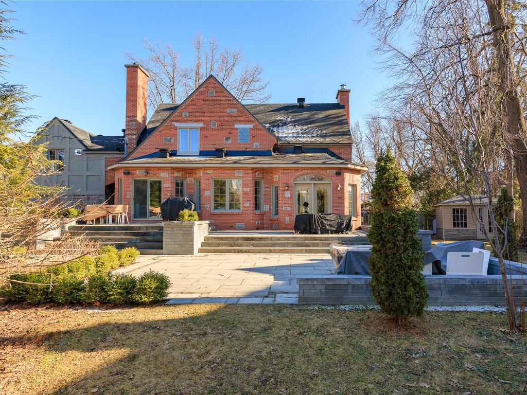 









801


Ch. Caledonia

,
Mont-Royal,




QC
H3R2V2

