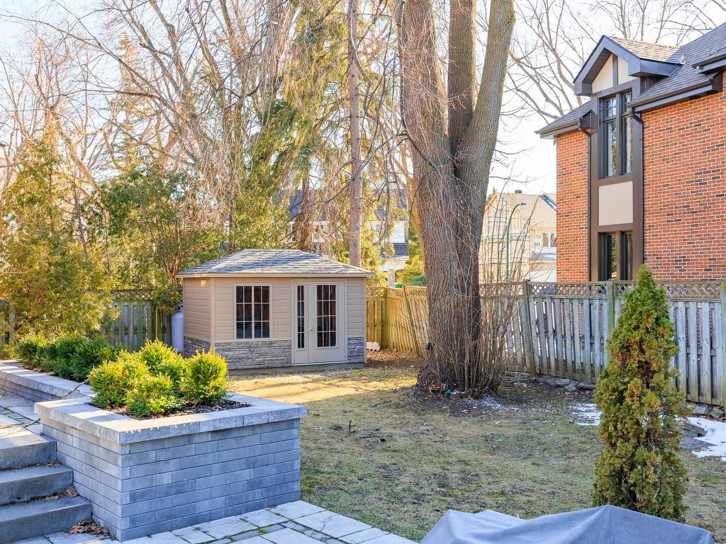 









801


Ch. Caledonia

,
Mont-Royal,




QC
H3R2V2


