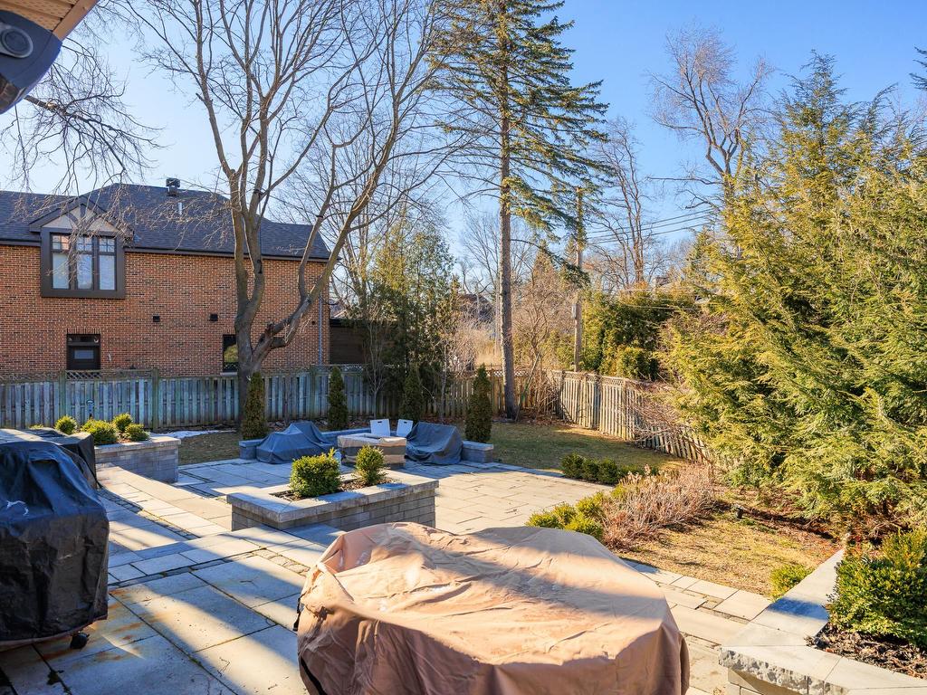 









801


Ch. Caledonia

,
Mont-Royal,




QC
H3R2V2

