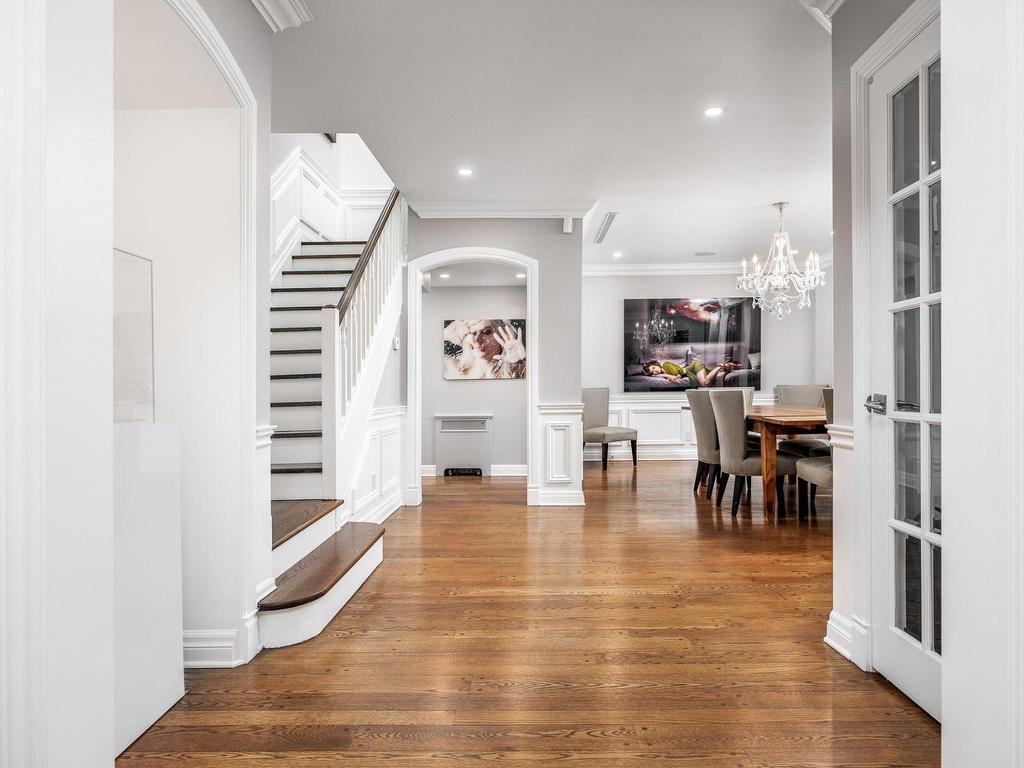 









801


Ch. Caledonia

,
Mont-Royal,




QC
H3R2V2

