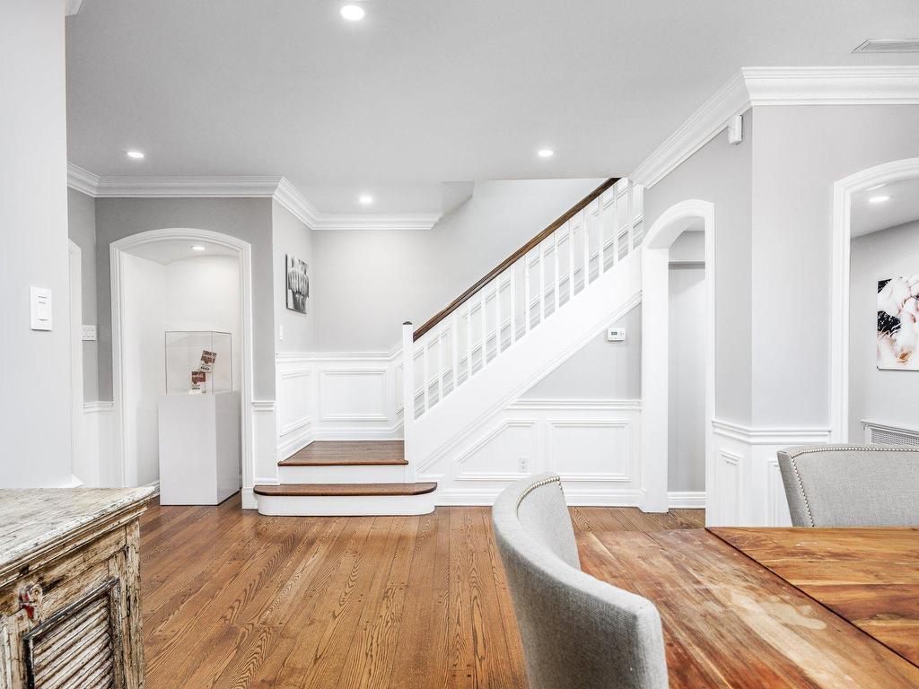 









801


Ch. Caledonia

,
Mont-Royal,




QC
H3R2V2

