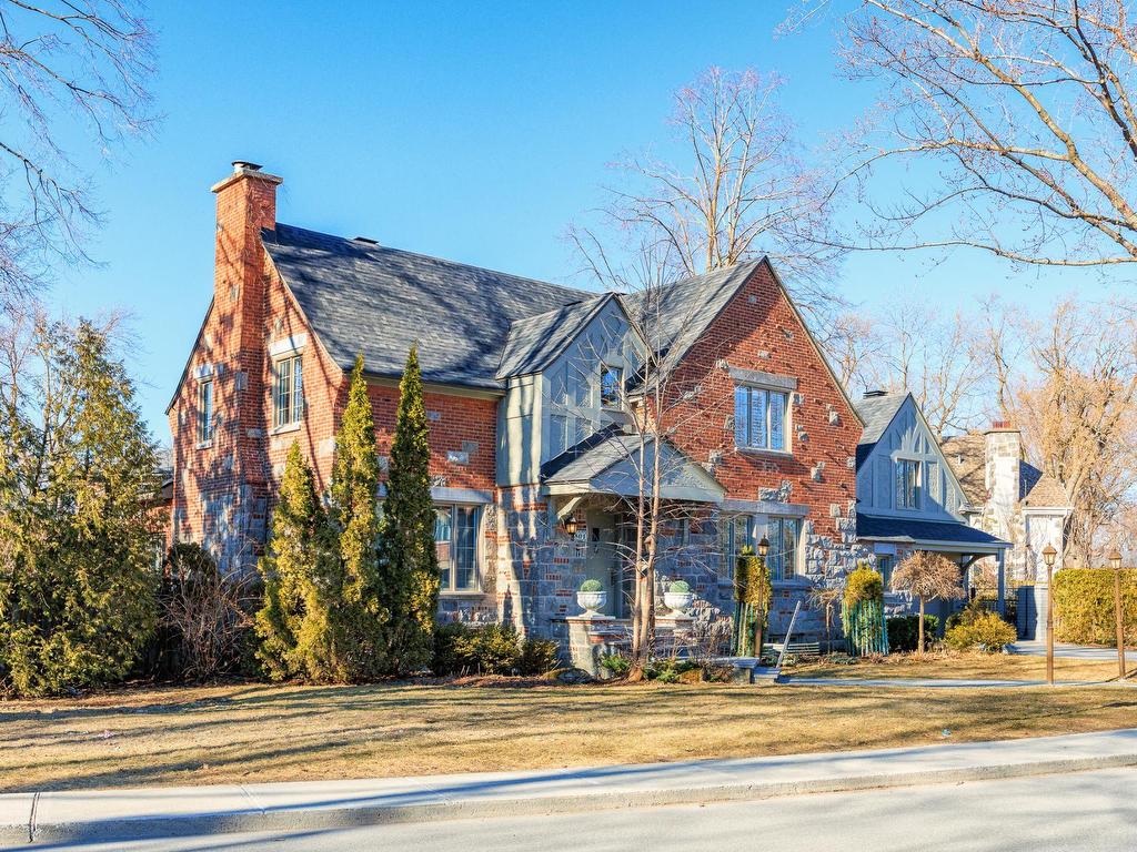 









801


Ch. Caledonia

,
Mont-Royal,




QC
H3R2V2

