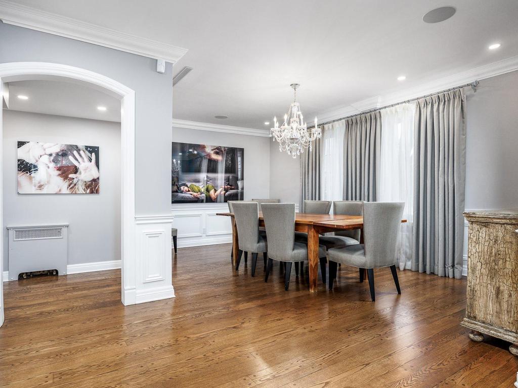 









801


Ch. Caledonia

,
Mont-Royal,




QC
H3R2V2

