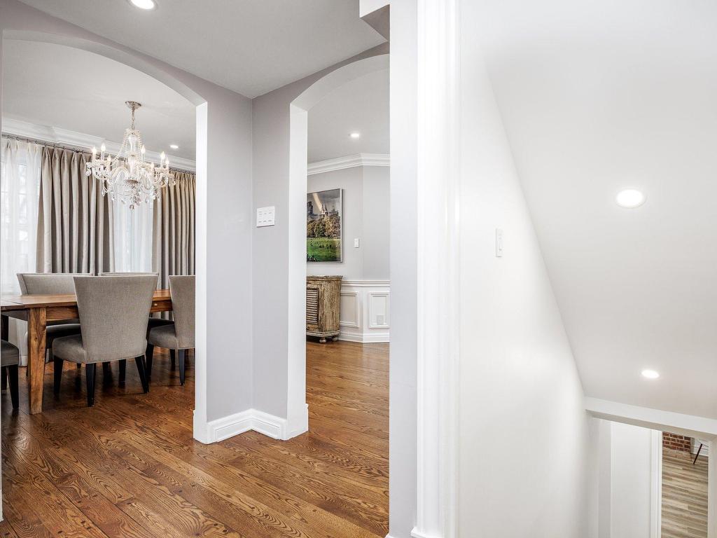 









801


Ch. Caledonia

,
Mont-Royal,




QC
H3R2V2

