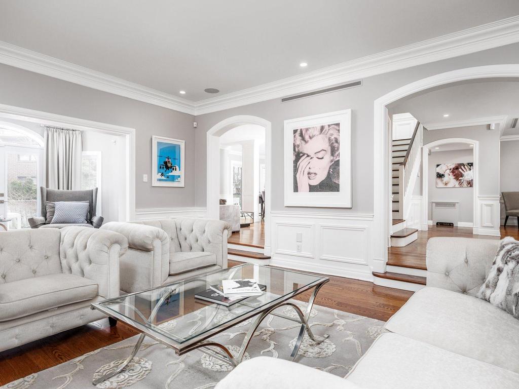 









801


Ch. Caledonia

,
Mont-Royal,




QC
H3R2V2

