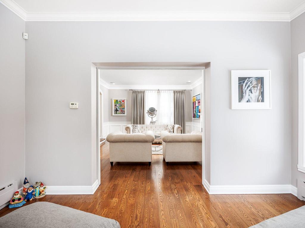 









801


Ch. Caledonia

,
Mont-Royal,




QC
H3R2V2

