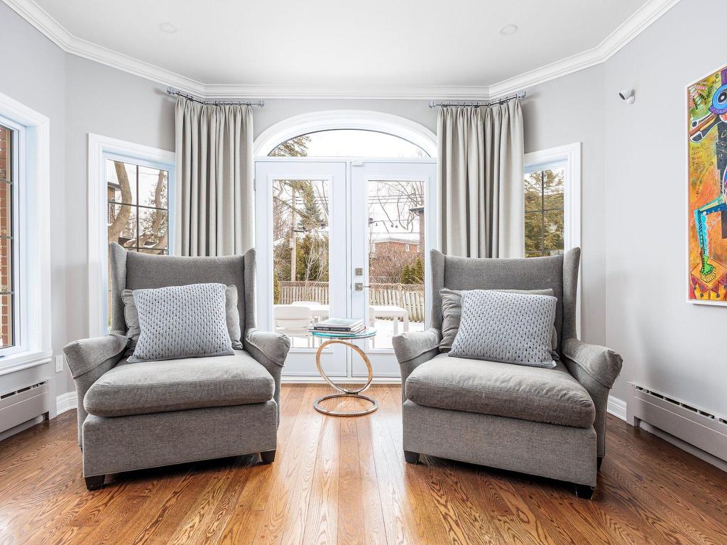 









801


Ch. Caledonia

,
Mont-Royal,




QC
H3R2V2

