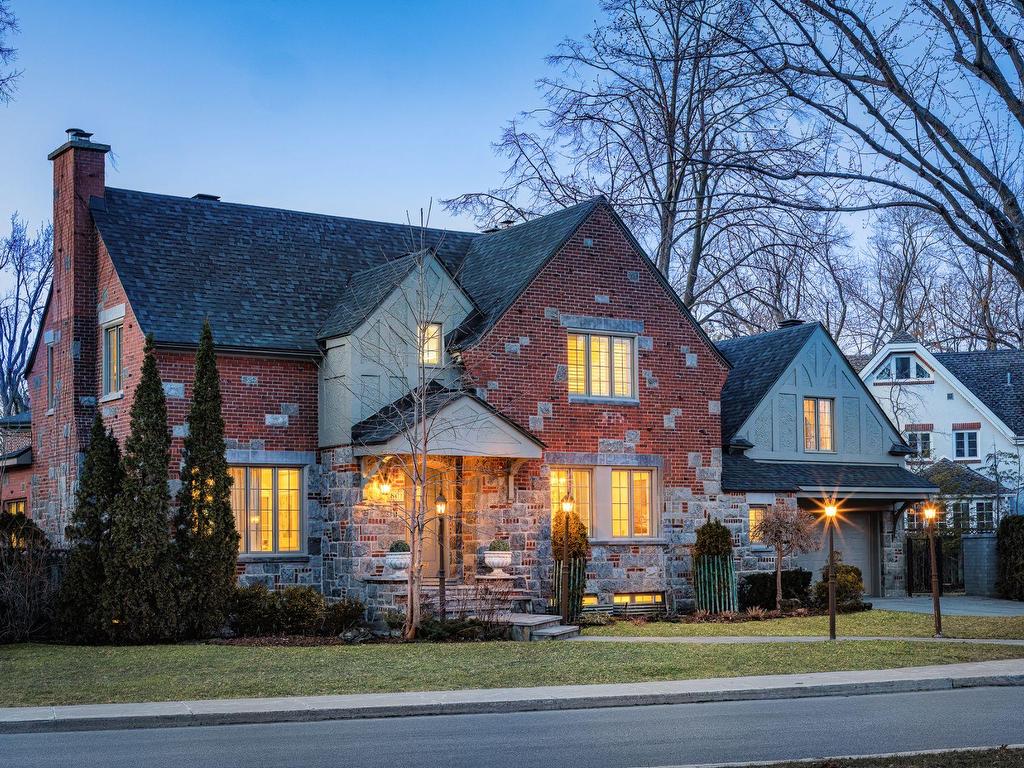 









801


Ch. Caledonia

,
Mont-Royal,




QC
H3R2V2


