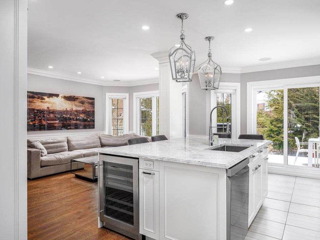 









801


Ch. Caledonia

,
Mont-Royal,




QC
H3R2V2

