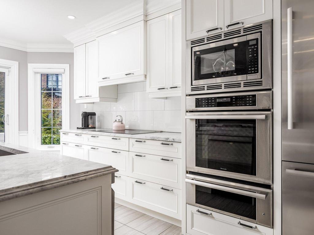 









801


Ch. Caledonia

,
Mont-Royal,




QC
H3R2V2

