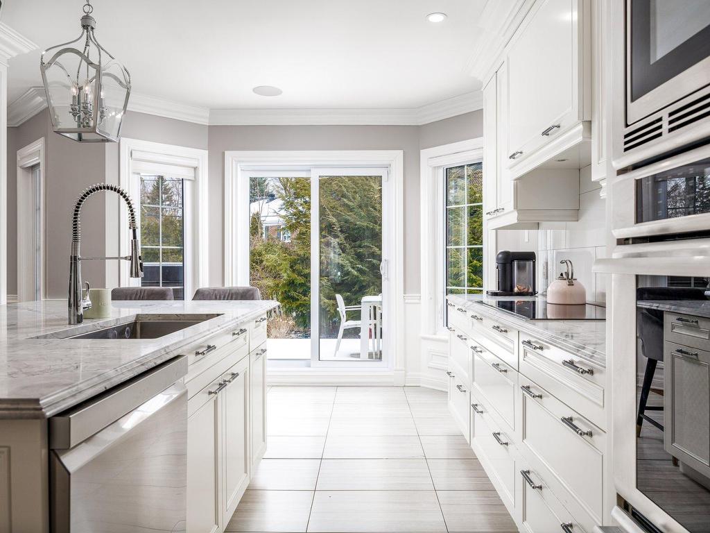 









801


Ch. Caledonia

,
Mont-Royal,




QC
H3R2V2

