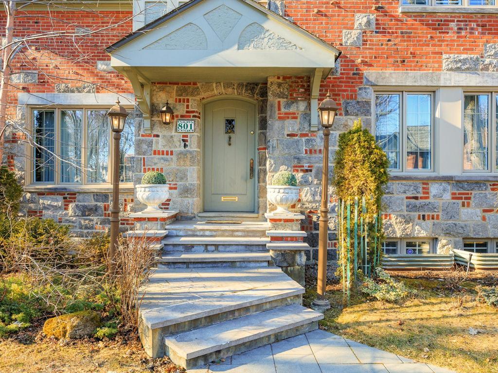 









801


Ch. Caledonia

,
Mont-Royal,




QC
H3R2V2

