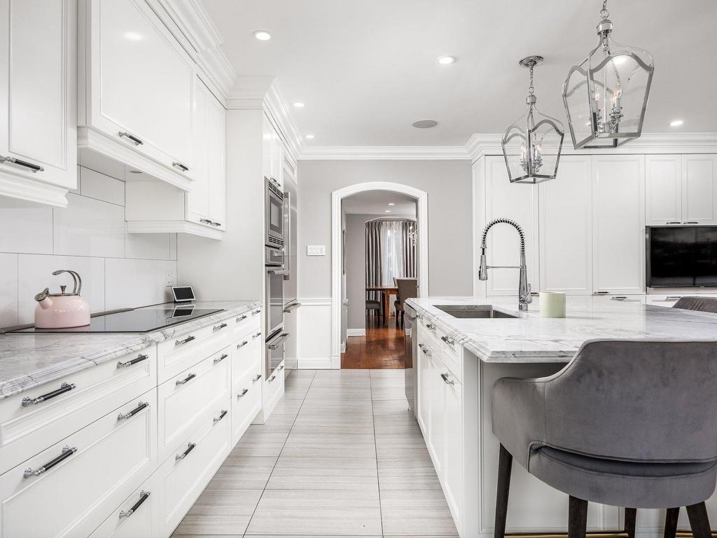 









801


Ch. Caledonia

,
Mont-Royal,




QC
H3R2V2

