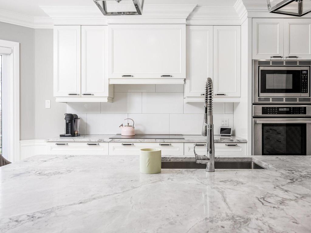 









801


Ch. Caledonia

,
Mont-Royal,




QC
H3R2V2

