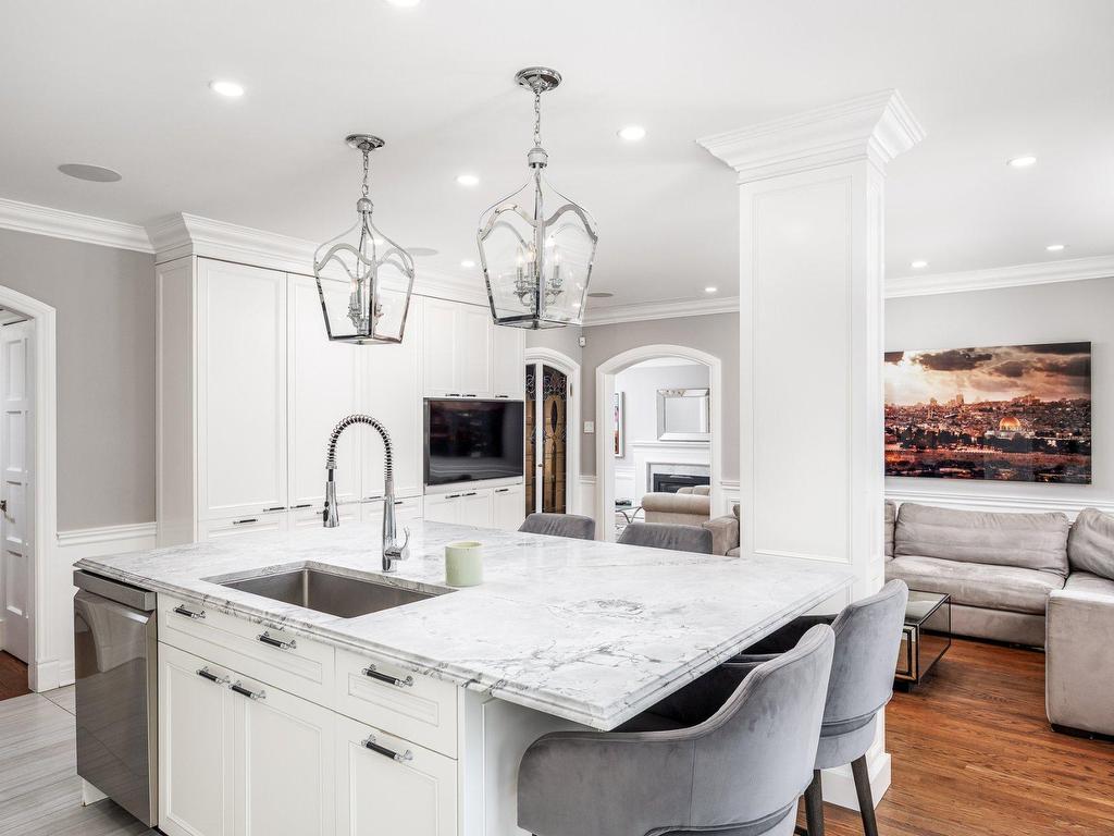









801


Ch. Caledonia

,
Mont-Royal,




QC
H3R2V2

