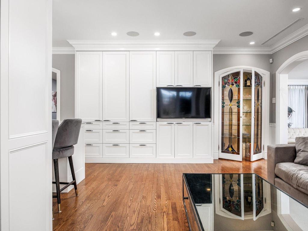 









801


Ch. Caledonia

,
Mont-Royal,




QC
H3R2V2

