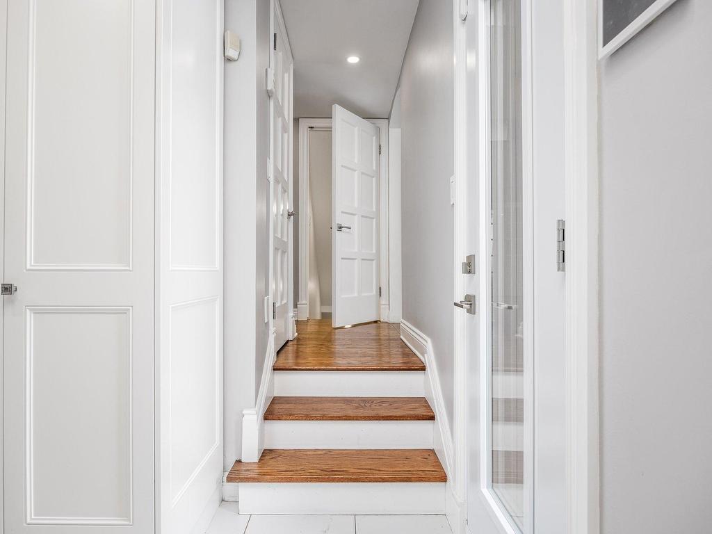 









801


Ch. Caledonia

,
Mont-Royal,




QC
H3R2V2

