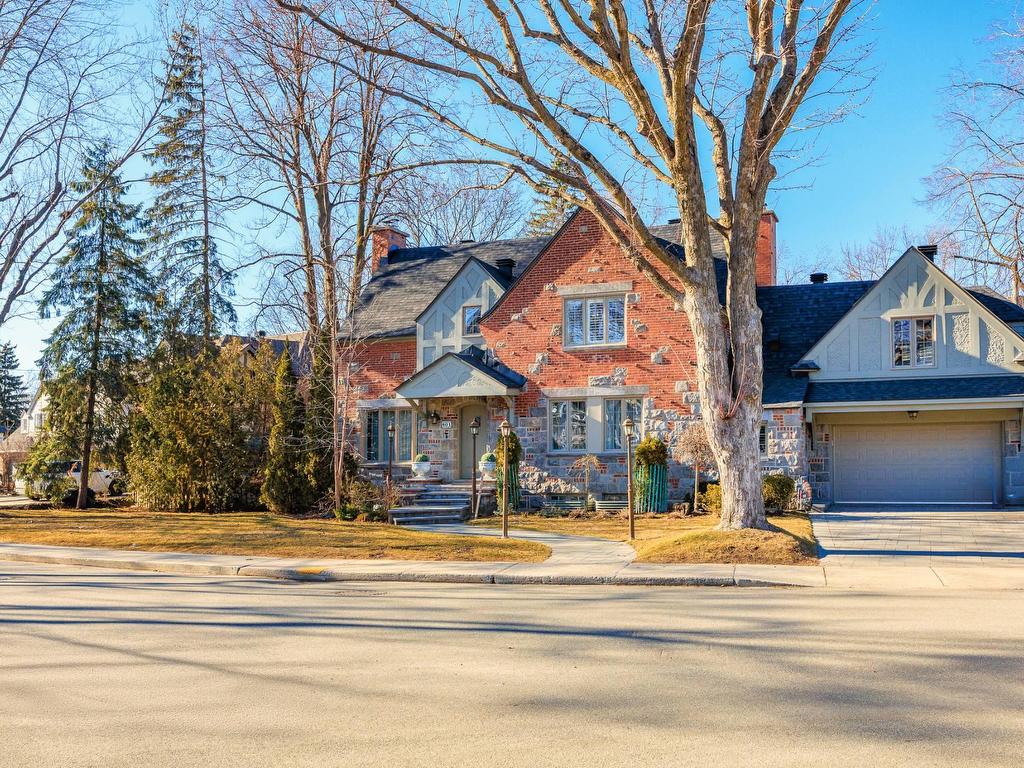









801


Ch. Caledonia

,
Mont-Royal,




QC
H3R2V2

