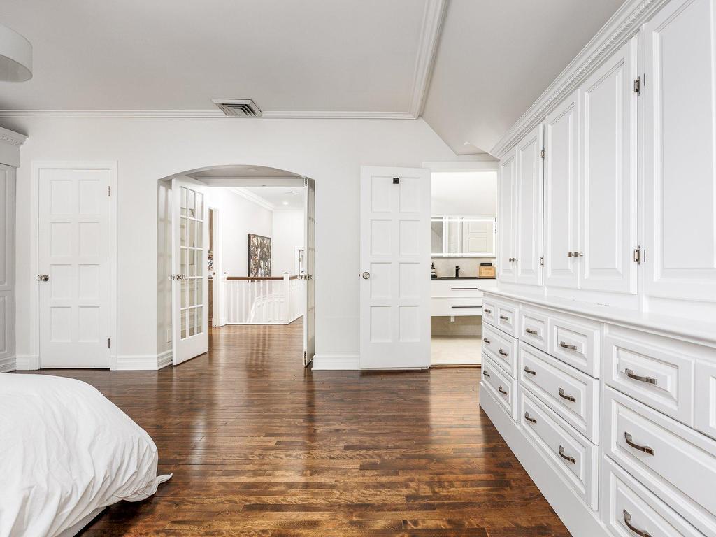 









801


Ch. Caledonia

,
Mont-Royal,




QC
H3R2V2

