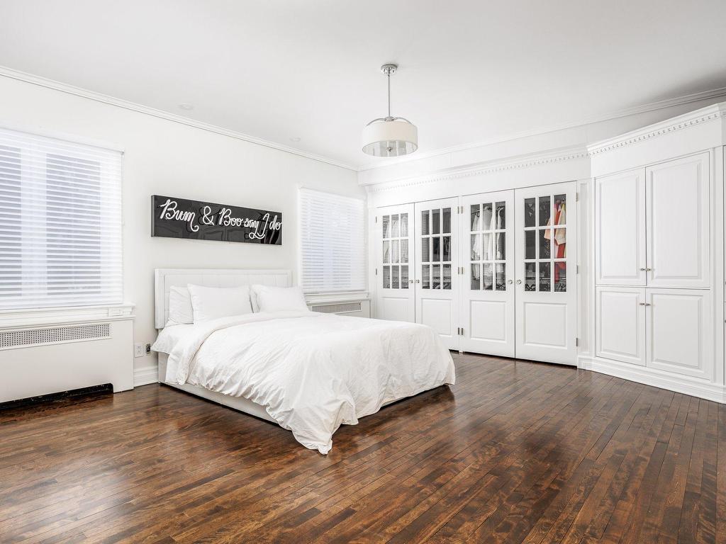 









801


Ch. Caledonia

,
Mont-Royal,




QC
H3R2V2


