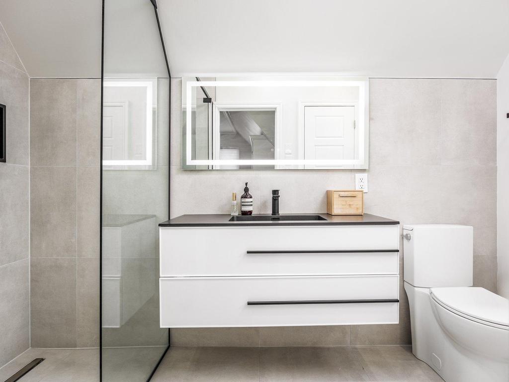 









801


Ch. Caledonia

,
Mont-Royal,




QC
H3R2V2

