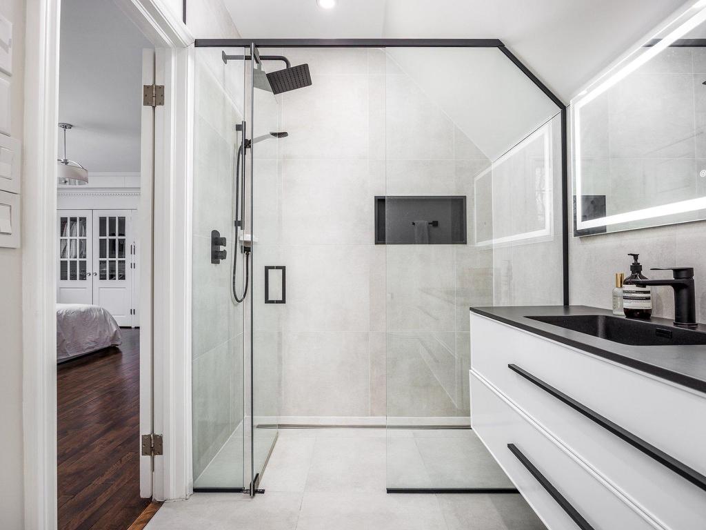 









801


Ch. Caledonia

,
Mont-Royal,




QC
H3R2V2

