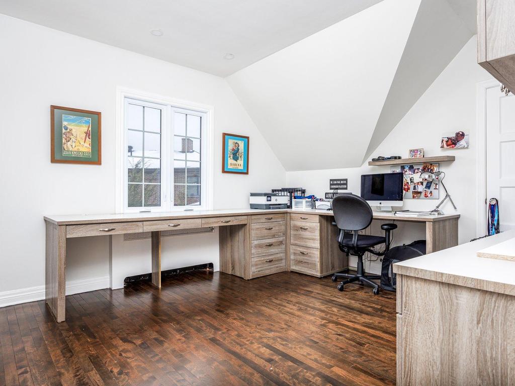 









801


Ch. Caledonia

,
Mont-Royal,




QC
H3R2V2


