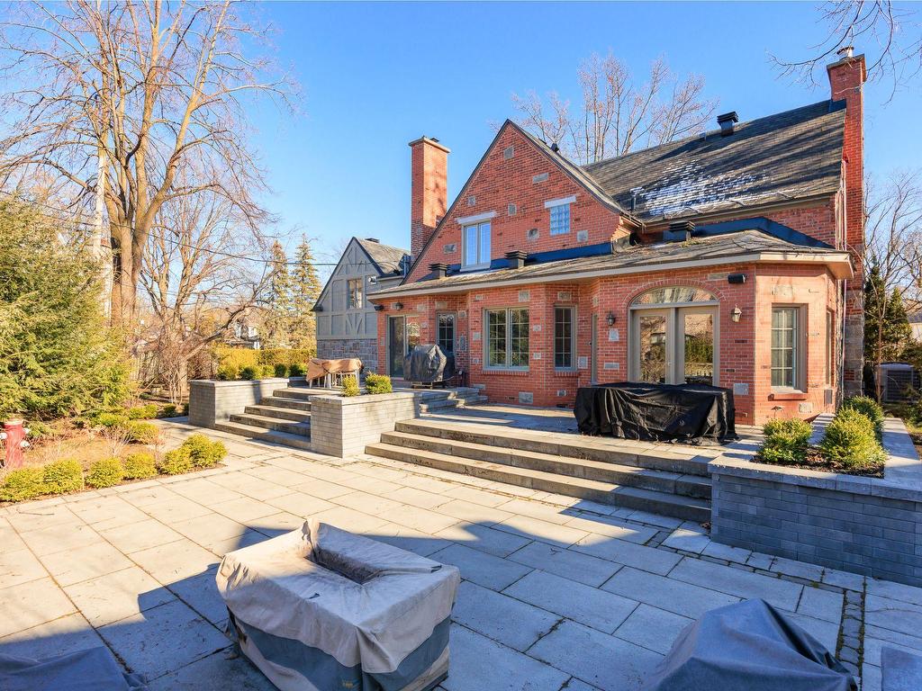 









801


Ch. Caledonia

,
Mont-Royal,




QC
H3R2V2

