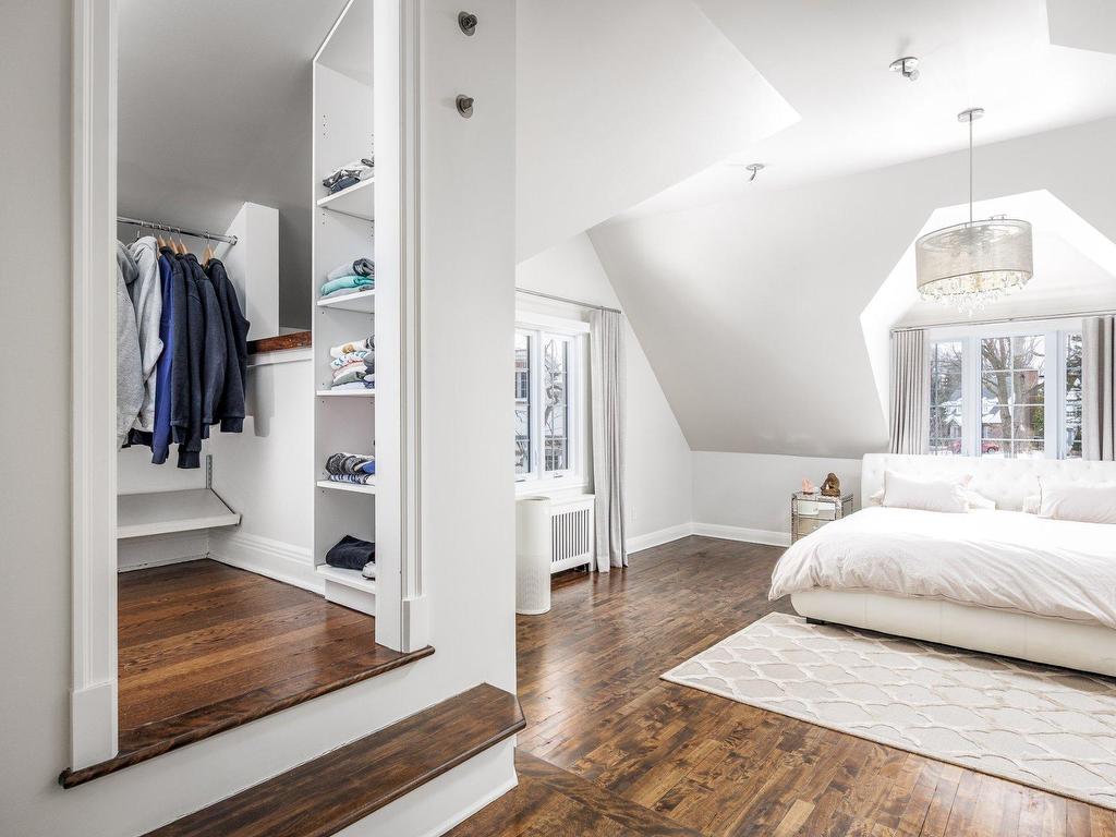 









801


Ch. Caledonia

,
Mont-Royal,




QC
H3R2V2

