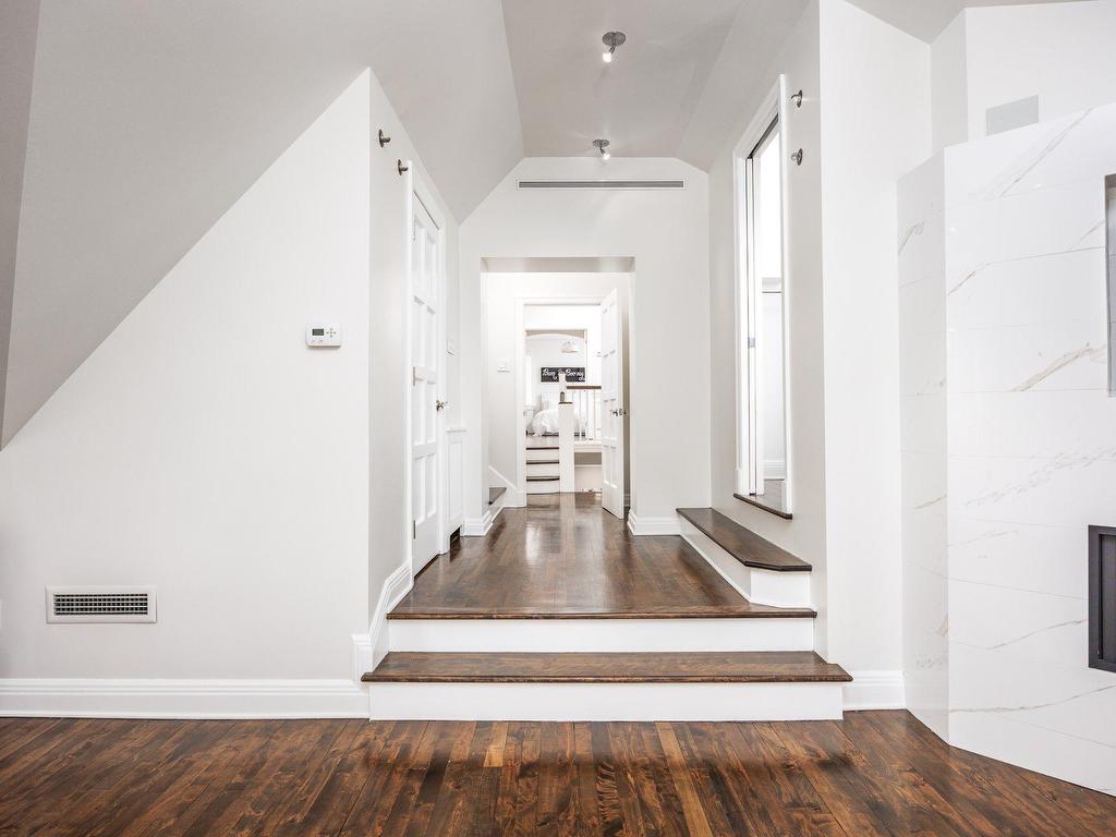 









801


Ch. Caledonia

,
Mont-Royal,




QC
H3R2V2

