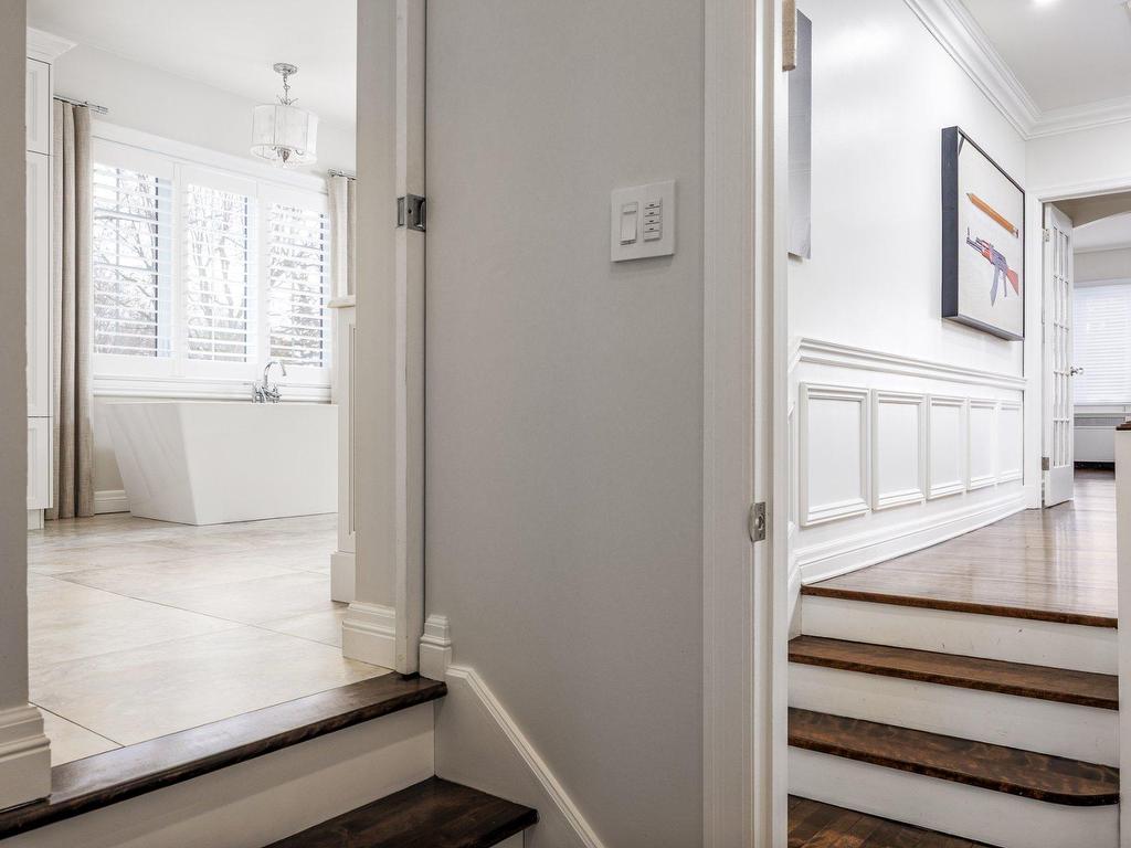 









801


Ch. Caledonia

,
Mont-Royal,




QC
H3R2V2

