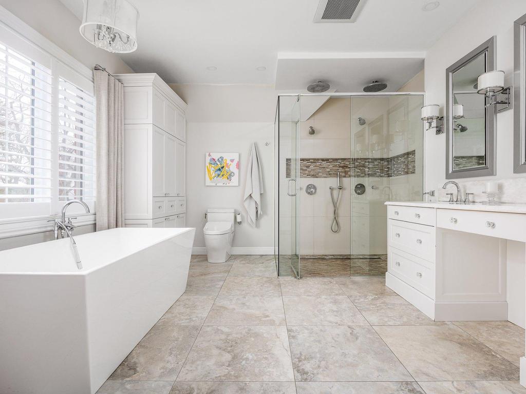 









801


Ch. Caledonia

,
Mont-Royal,




QC
H3R2V2

