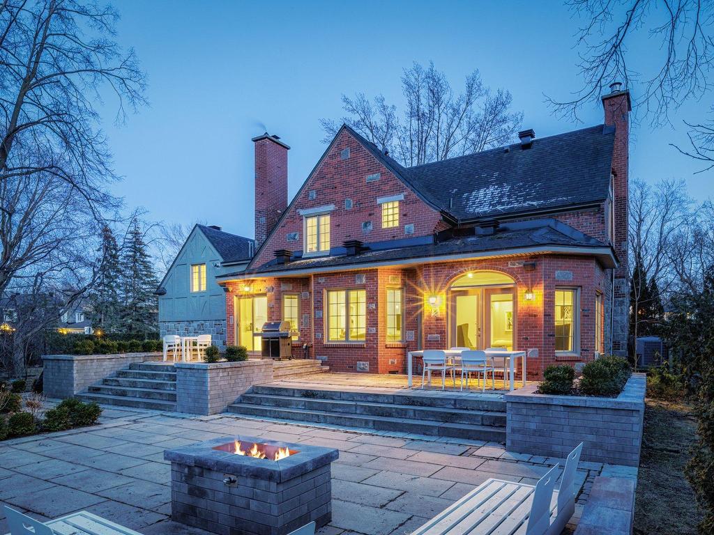 









801


Ch. Caledonia

,
Mont-Royal,




QC
H3R2V2

